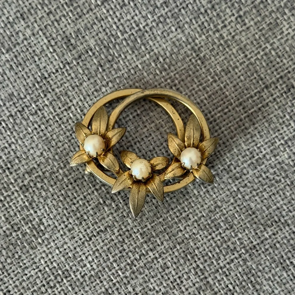 Vintage Gold Tone Floral Faux Pearl Wreath Brooch